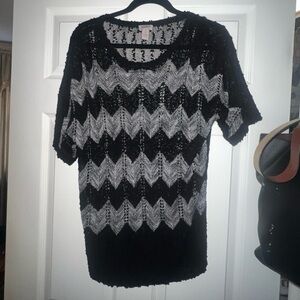 Sexy Y2K-esque top 🖤🤍🖤